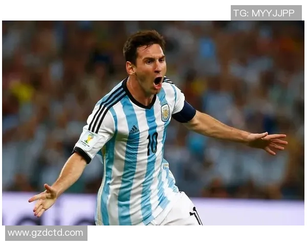 踢足球能转弯的球星是谁技术揭秘及其背后的物理原理解析