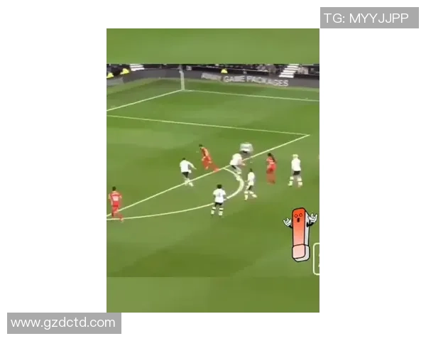 个性化定制足球球星挂件彰显独特魅力满足球迷收藏与日常佩戴需求